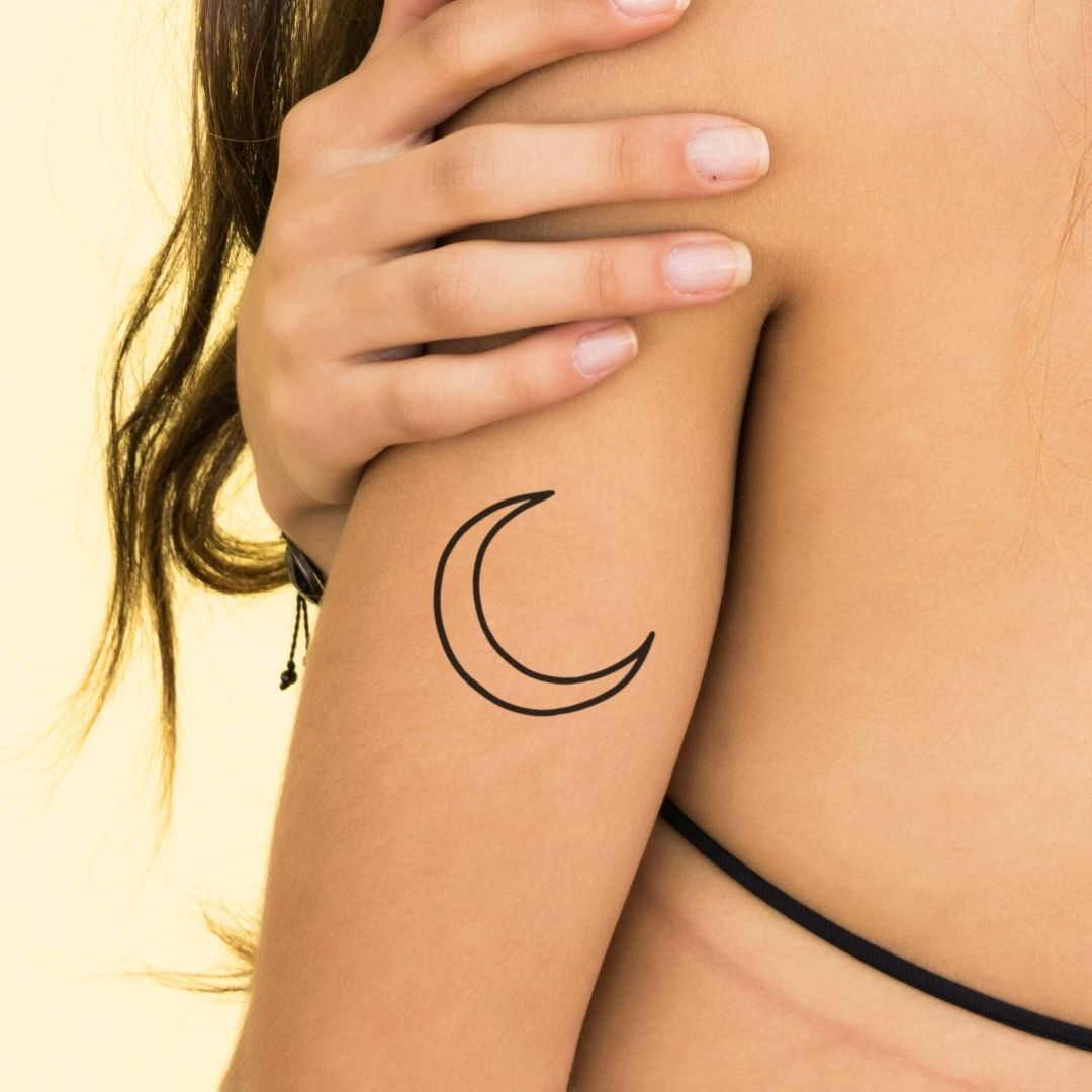 Fine line crescent moon temporary tattoo - 1 | Temporalis