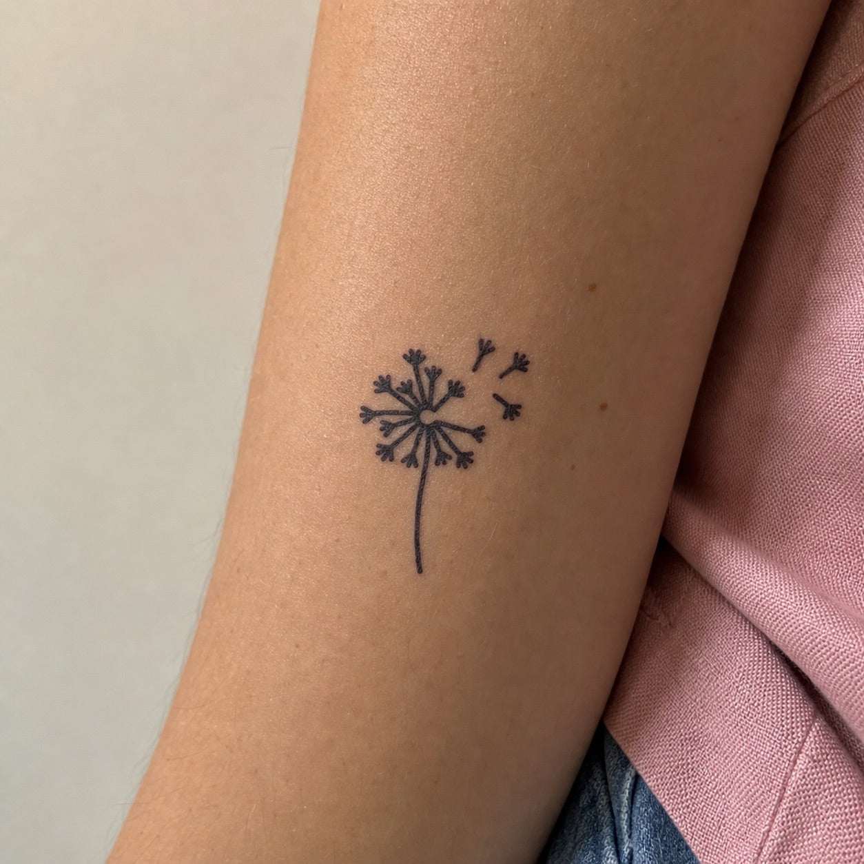 Dandelion temporary tattoo with blowing seeds - 1 | Temporalis