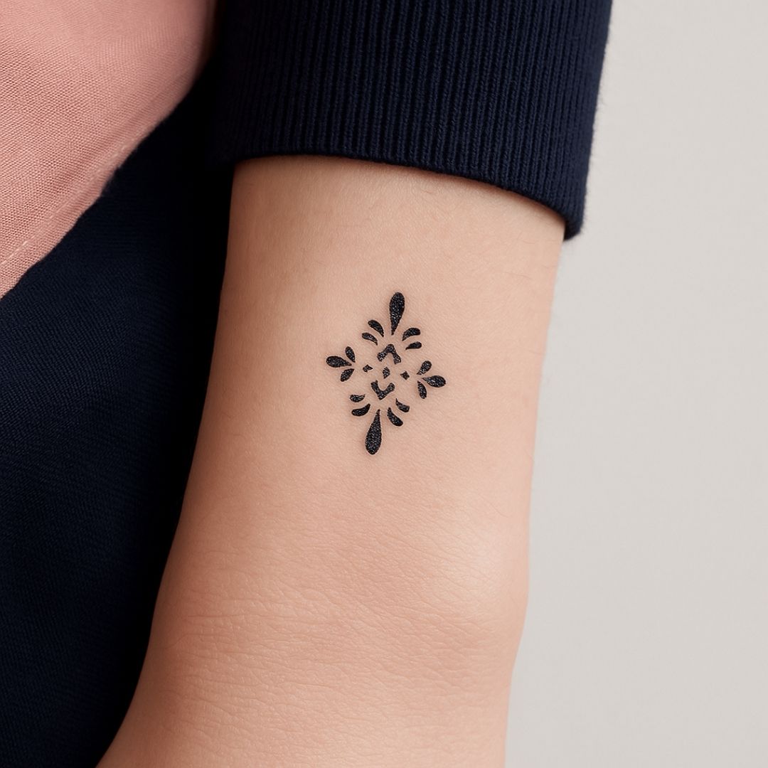 Modern fleur - de - lis symbol temporary tattoo - 1 | Temporalis